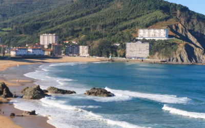 Descubrir Uribe Kosta este verano: rutas, visitas guiadas y escapadas cerca de Bilbao